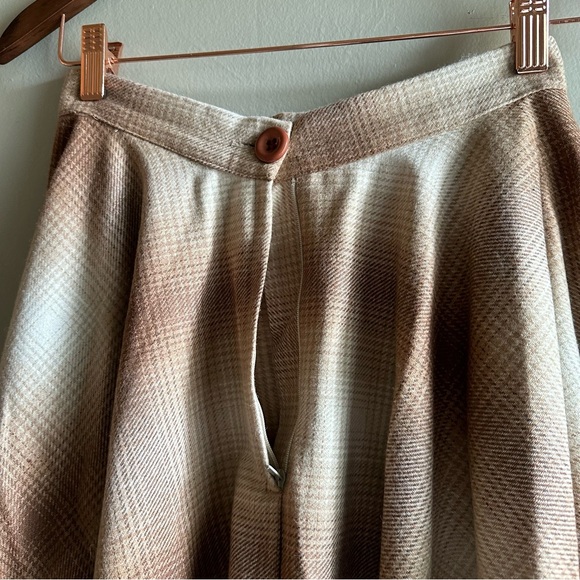 Vivian of Holloway plaid wool circle skirt - Picture 12 of 12